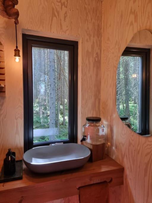 莱旺厄尔 Treetop Ekne - Hytte I Skogen Med Hengebru酒店 外观 照片